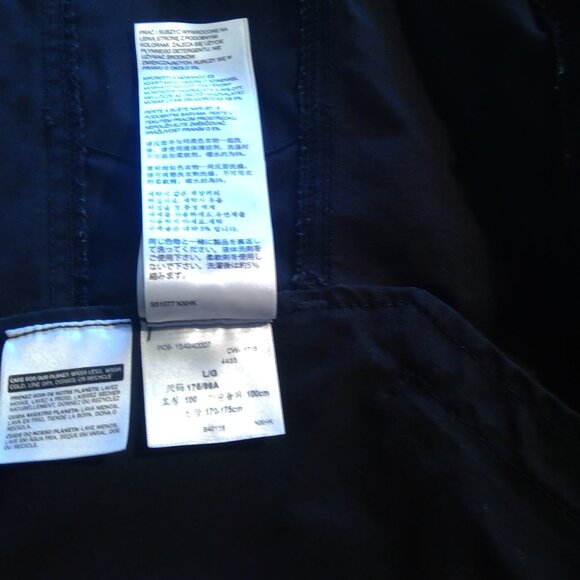 Levi's Men's Black Jean Jacket with Roll-Away Hood - Picture 14 of 14